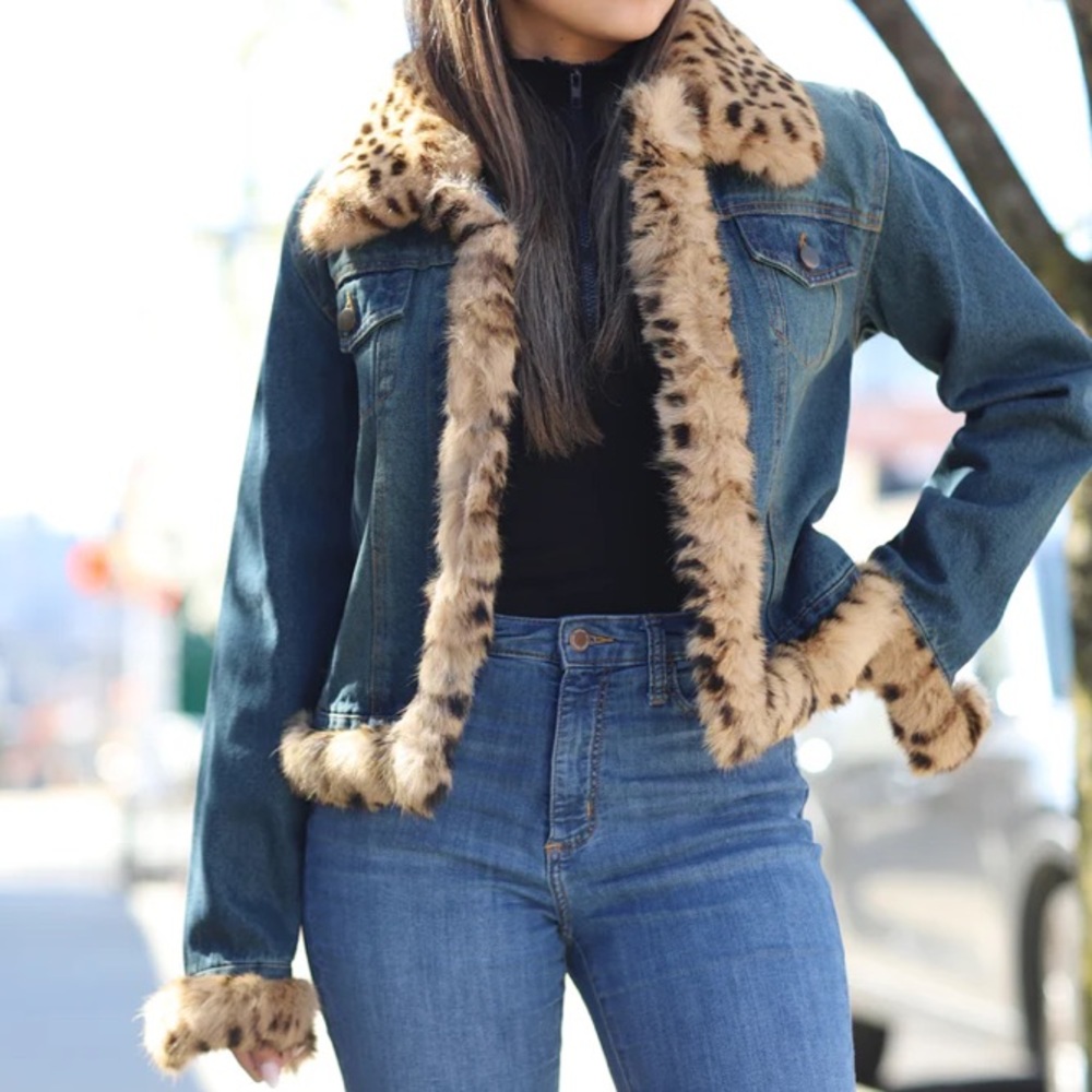 La Fiorentina VINTAGE DENIM JACKET WITH FUR TRIMMED BORDER